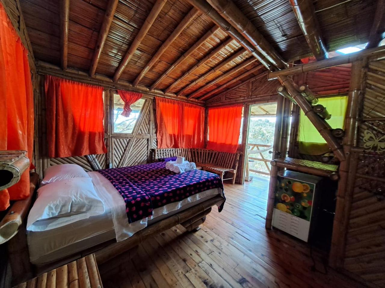 Adriana's Bambu-Lodge Guatape Bagian luar foto