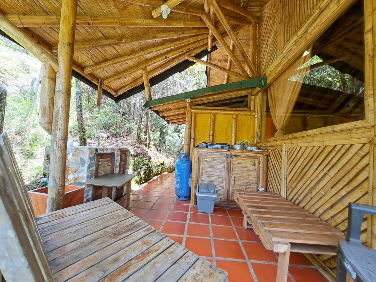 Adriana's Bambu-Lodge Guatape Bagian luar foto