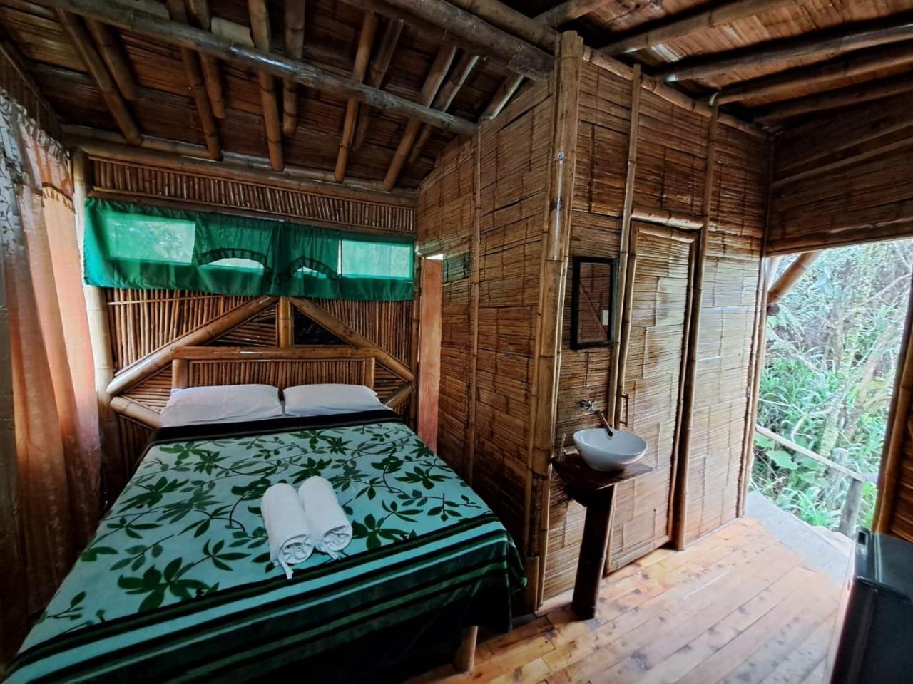 Adriana's Bambu-Lodge Guatape Bagian luar foto
