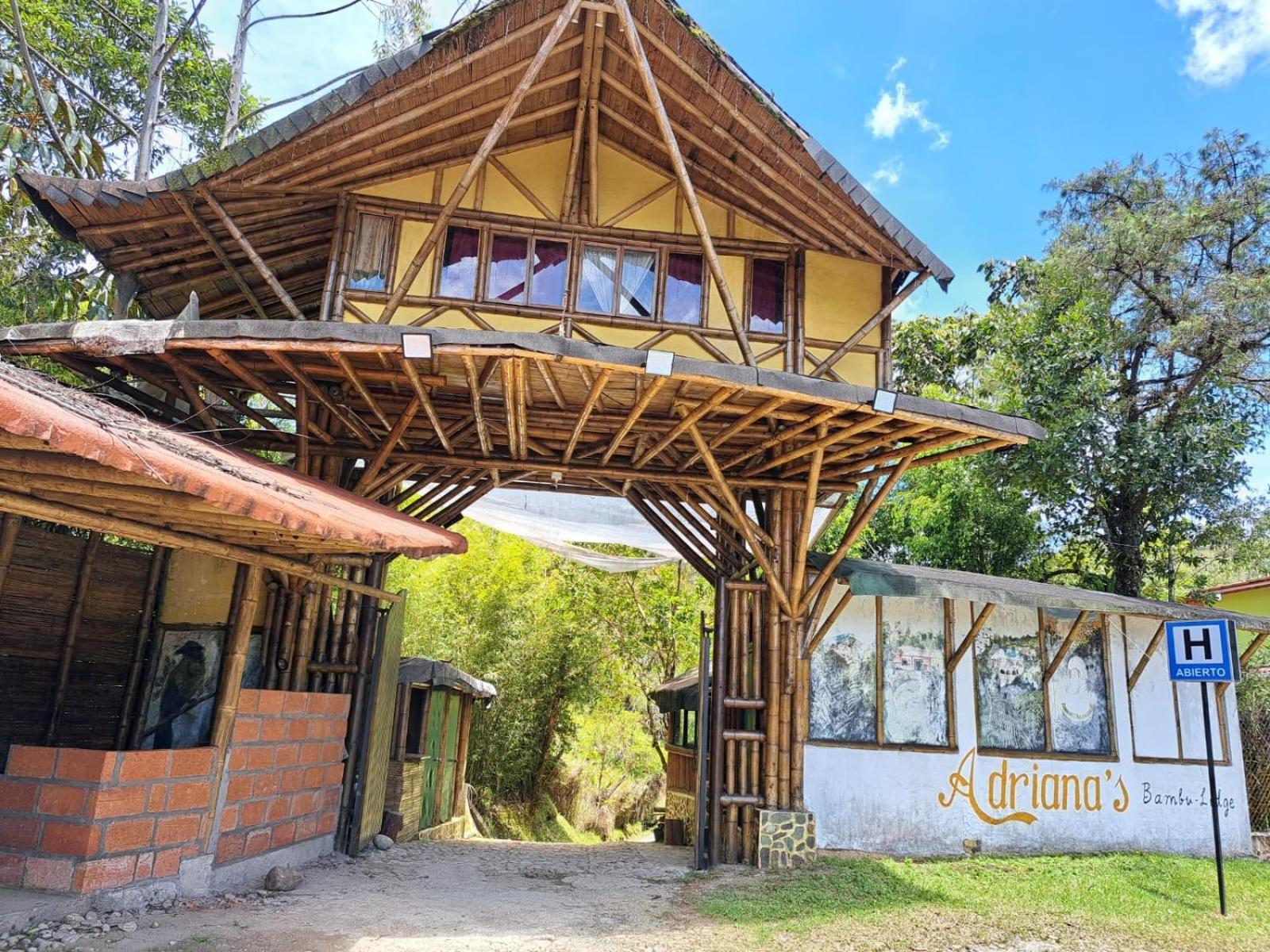 Adriana's Bambu-Lodge Guatape Bagian luar foto